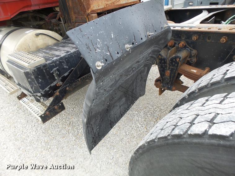 image for item DA3268 1996 Volvo WG semi truck