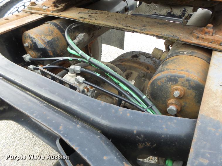 image for item DA3268 1996 Volvo WG semi truck