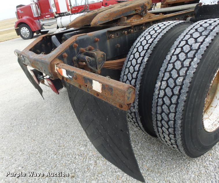 image for item DA3268 1996 Volvo WG semi truck