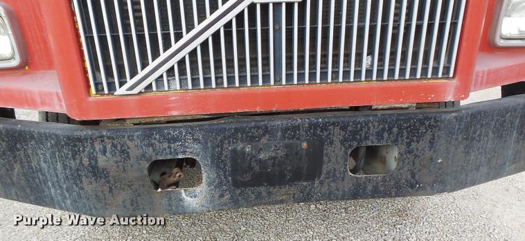 image for item DA3268 1996 Volvo WG semi truck