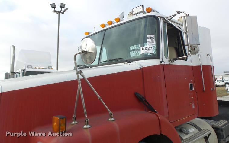 image for item DA3268 1996 Volvo WG semi truck