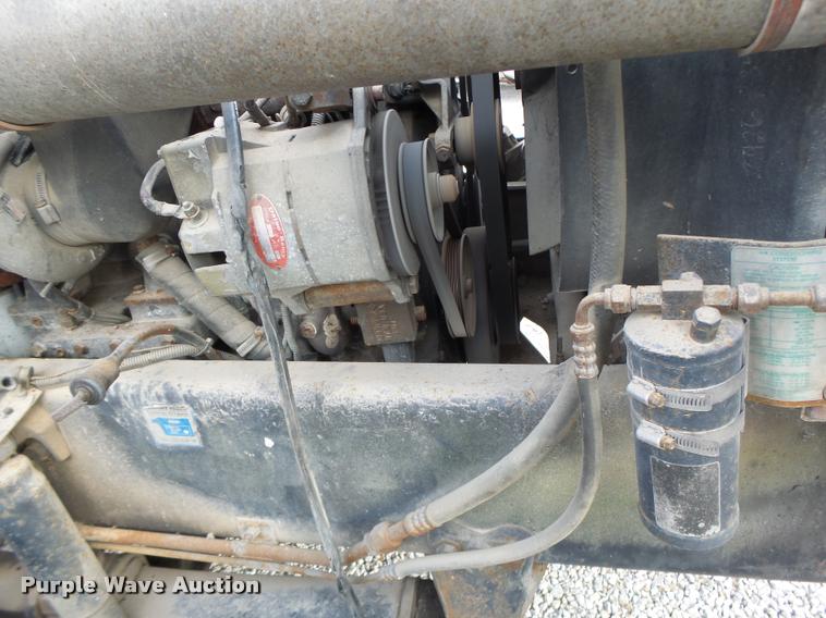 image for item DA3268 1996 Volvo WG semi truck