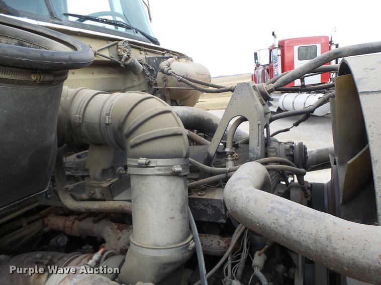 image for item DA3268 1996 Volvo WG semi truck