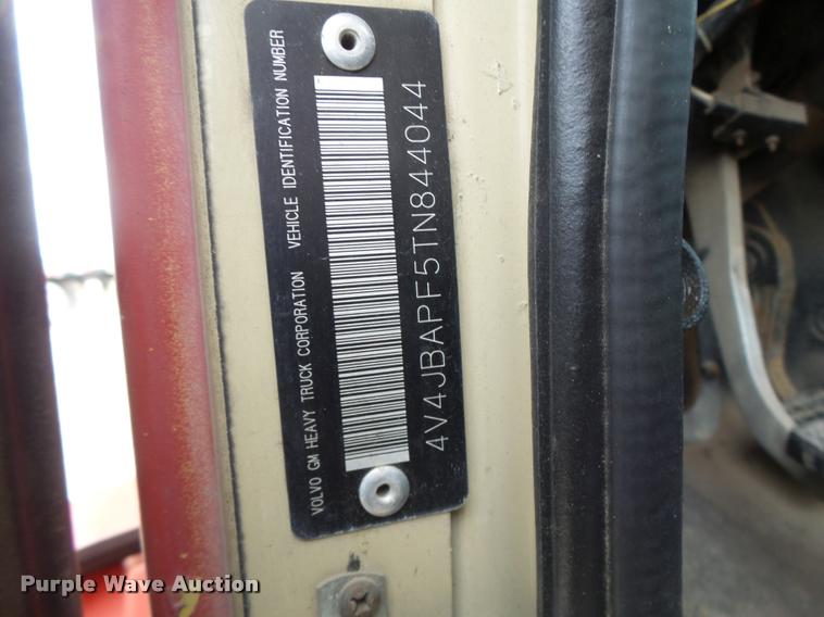 image for item DA3268 1996 Volvo WG semi truck