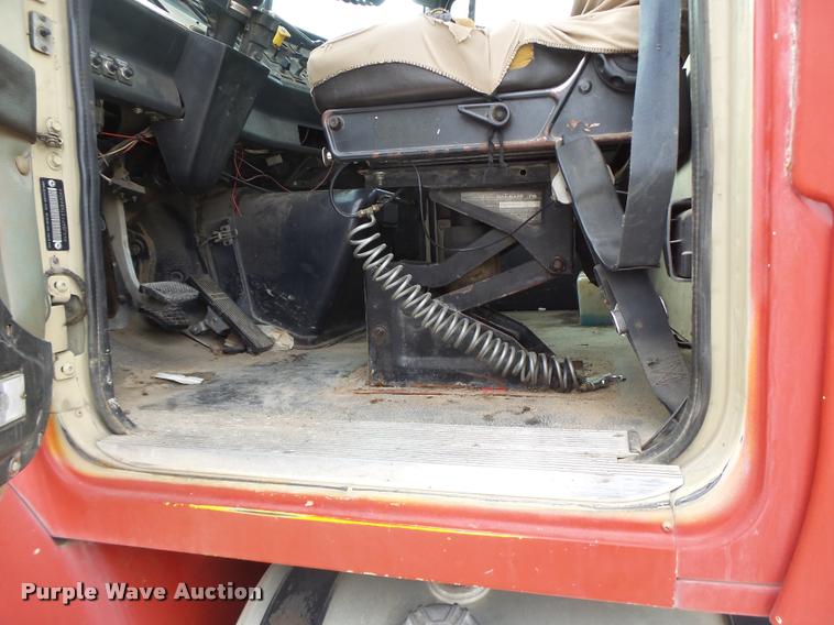 image for item DA3268 1996 Volvo WG semi truck