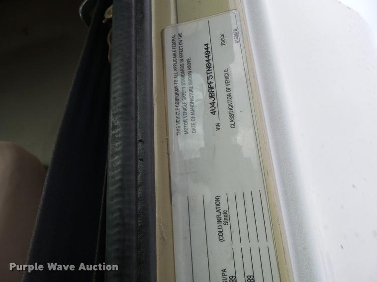 image for item DA3268 1996 Volvo WG semi truck