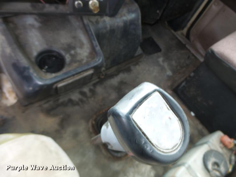 image for item DA3268 1996 Volvo WG semi truck