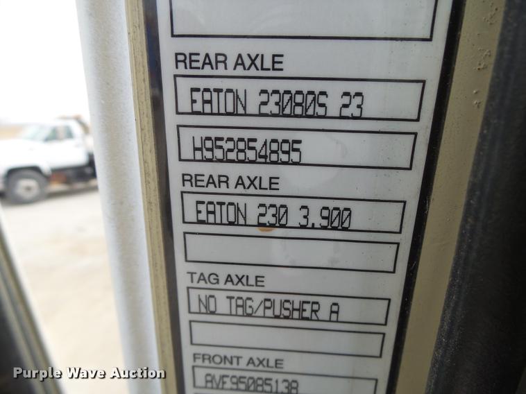 image for item DA3268 1996 Volvo WG semi truck