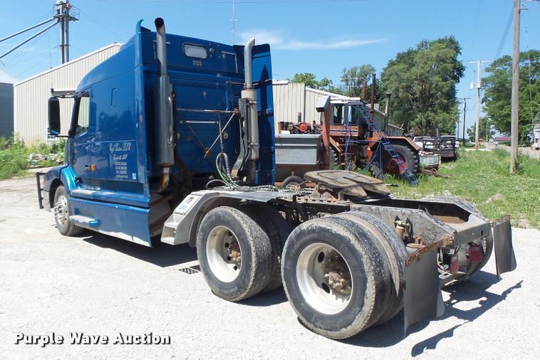 image for item DB1388 2001 Volvo VNL semi truck