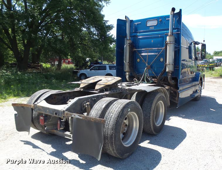 image for item DB1388 2001 Volvo VNL semi truck