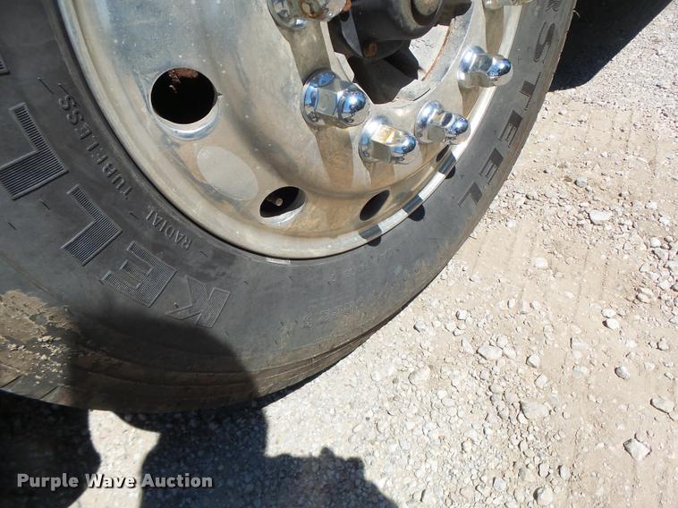 image for item DB1388 2001 Volvo VNL semi truck