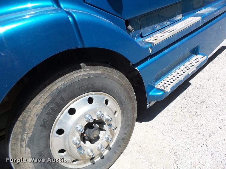 image for item DB1388 2001 Volvo VNL semi truck