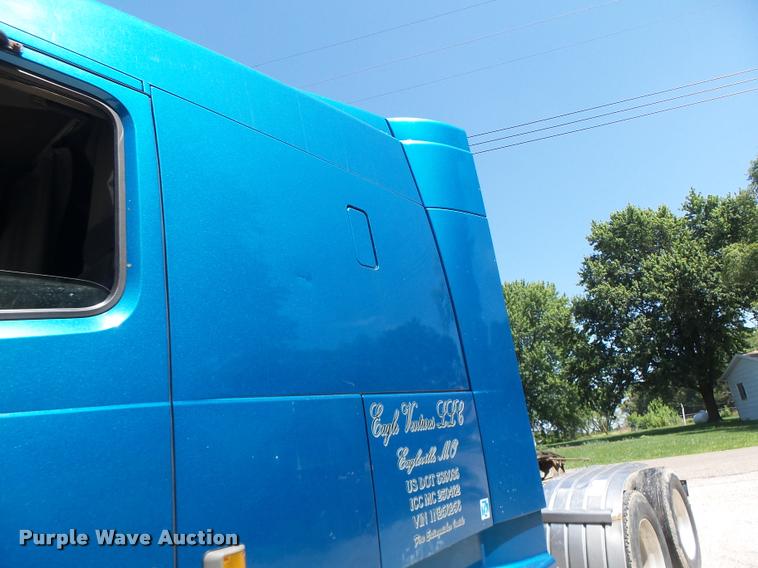 image for item DB1388 2001 Volvo VNL semi truck