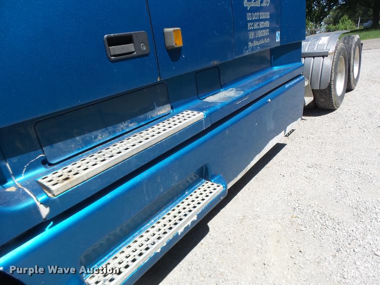 image for item DB1388 2001 Volvo VNL semi truck