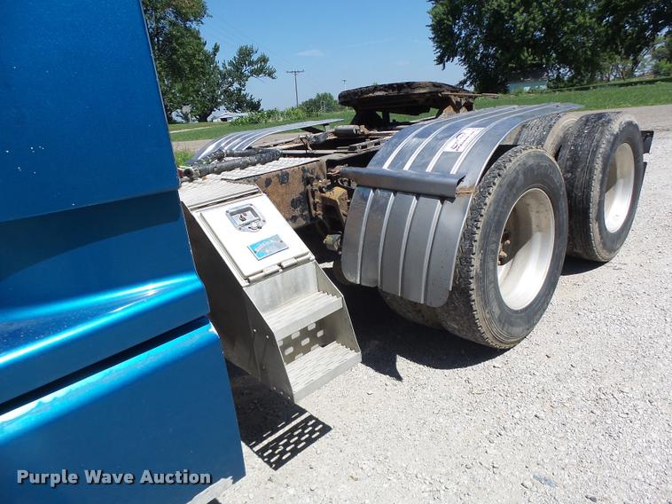 image for item DB1388 2001 Volvo VNL semi truck