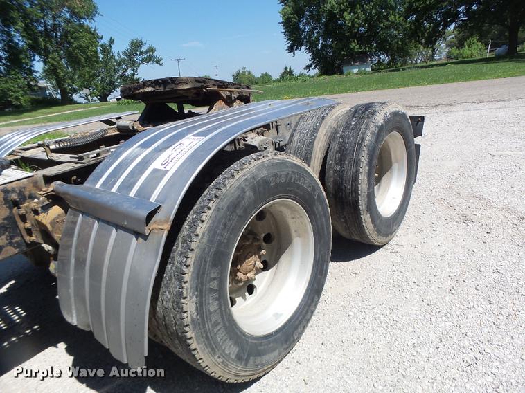 image for item DB1388 2001 Volvo VNL semi truck