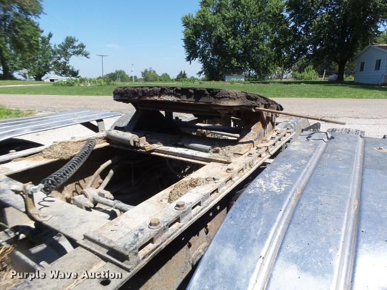 image for item DB1388 2001 Volvo VNL semi truck