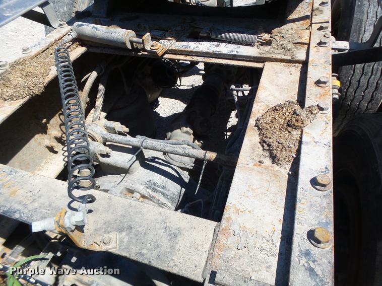 image for item DB1388 2001 Volvo VNL semi truck