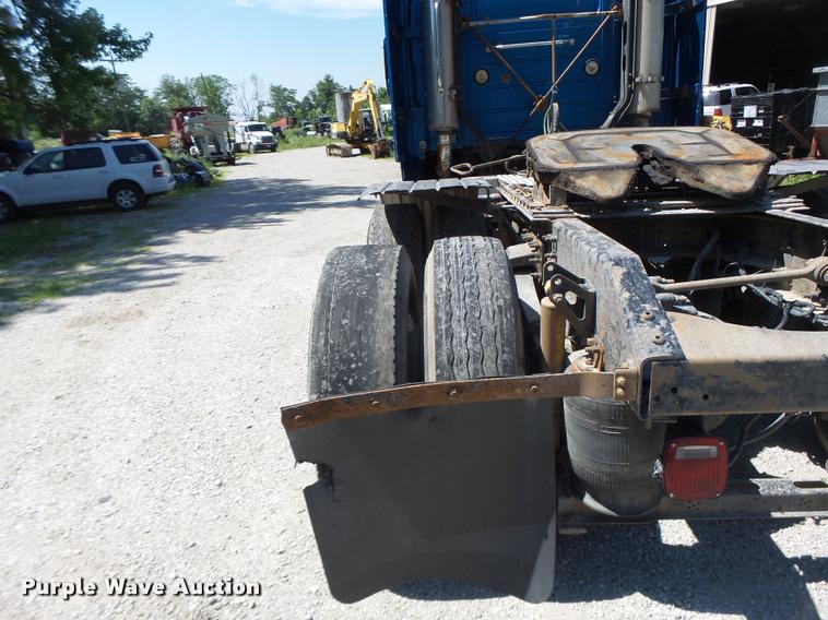 image for item DB1388 2001 Volvo VNL semi truck