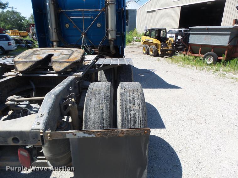 image for item DB1388 2001 Volvo VNL semi truck