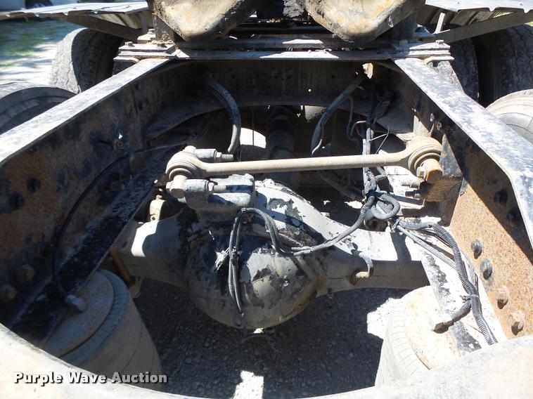 image for item DB1388 2001 Volvo VNL semi truck