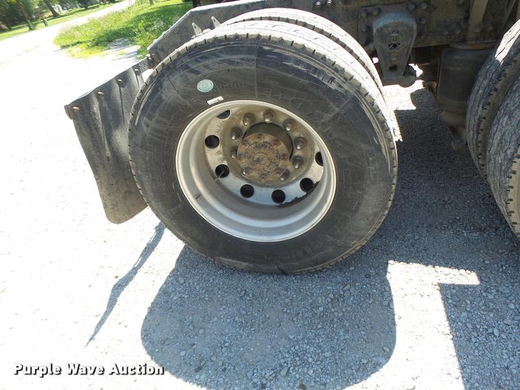 image for item DB1388 2001 Volvo VNL semi truck