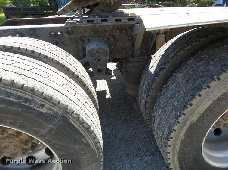 image for item DB1388 2001 Volvo VNL semi truck