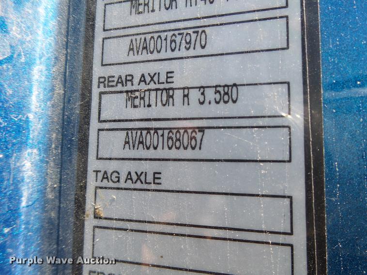 image for item DB1388 2001 Volvo VNL semi truck