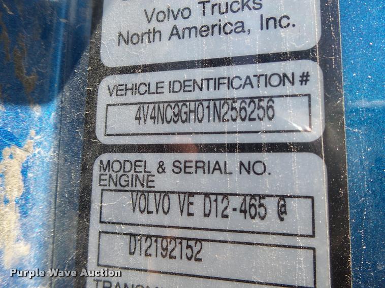 image for item DB1388 2001 Volvo VNL semi truck