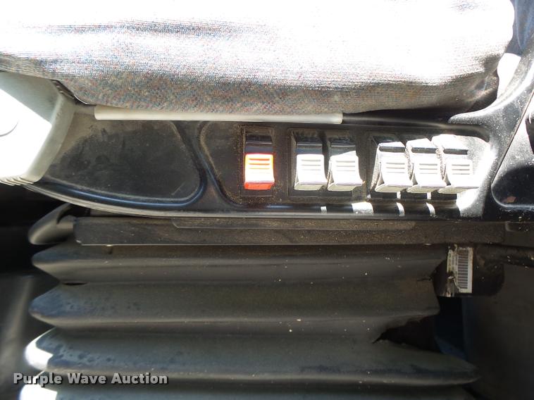 image for item DB1388 2001 Volvo VNL semi truck