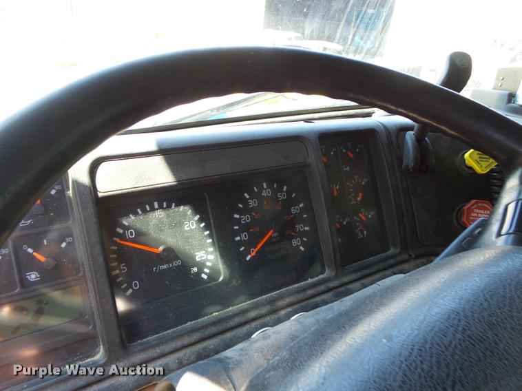 image for item DB1388 2001 Volvo VNL semi truck