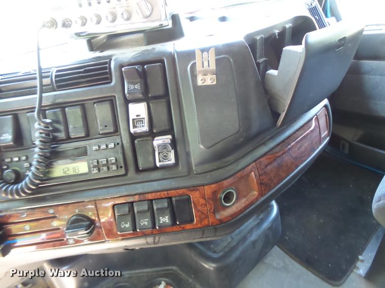 image for item DB1388 2001 Volvo VNL semi truck