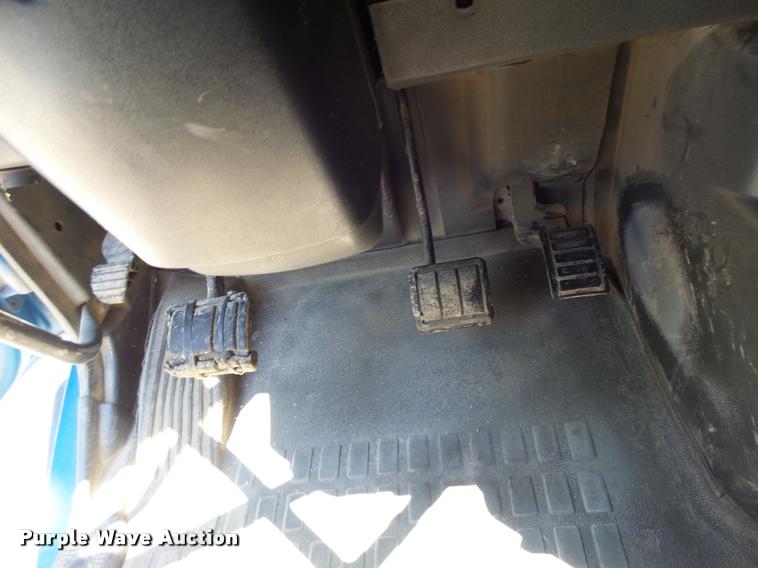 image for item DB1388 2001 Volvo VNL semi truck