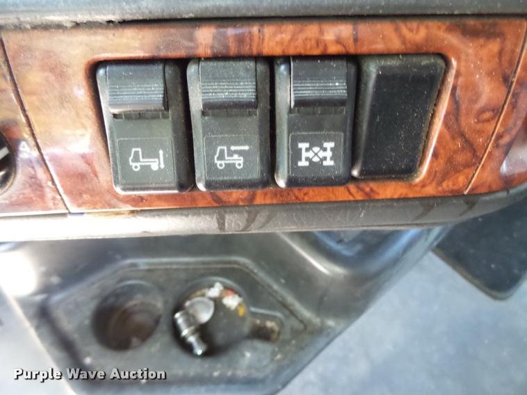 image for item DB1388 2001 Volvo VNL semi truck