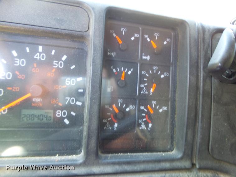 image for item DB1388 2001 Volvo VNL semi truck