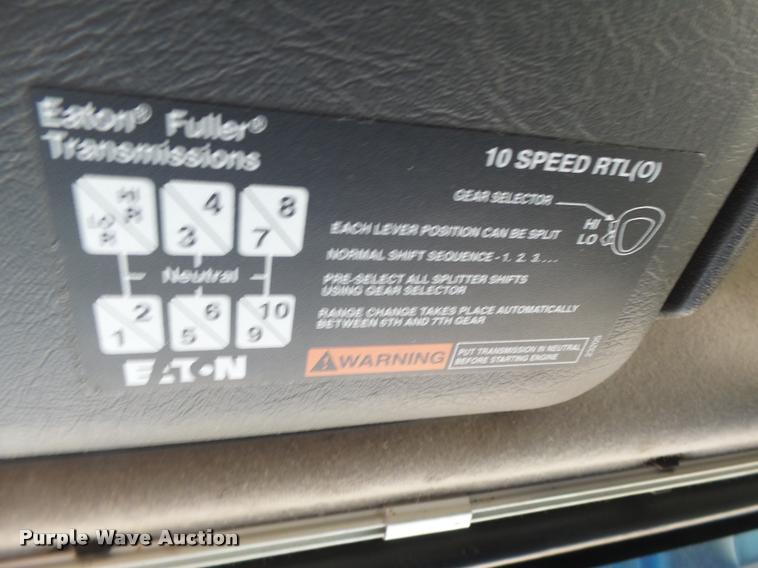 image for item DB1388 2001 Volvo VNL semi truck