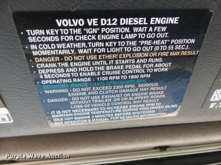 image for item DB1388 2001 Volvo VNL semi truck