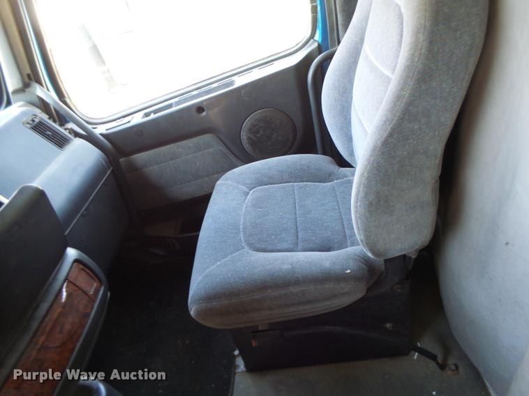 image for item DB1388 2001 Volvo VNL semi truck