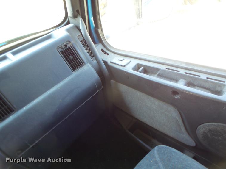 image for item DB1388 2001 Volvo VNL semi truck