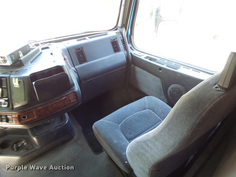 image for item DB1388 2001 Volvo VNL semi truck