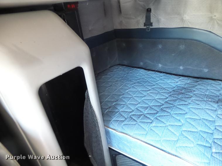 image for item DB1388 2001 Volvo VNL semi truck