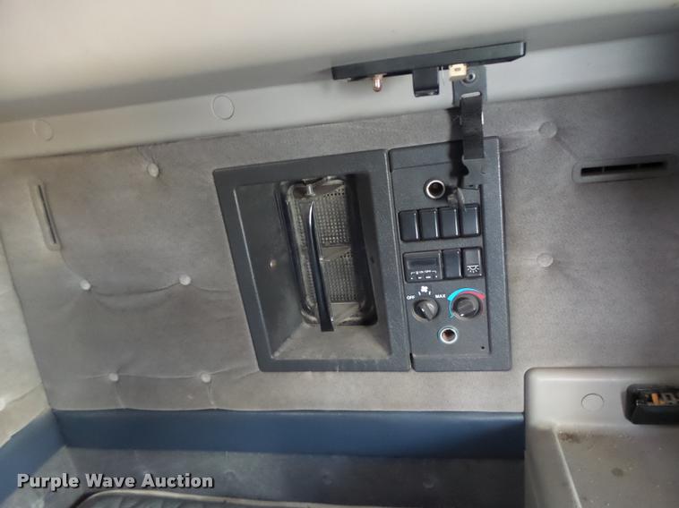 image for item DB1388 2001 Volvo VNL semi truck