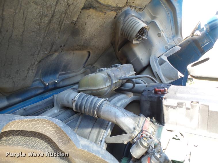 image for item DB1388 2001 Volvo VNL semi truck