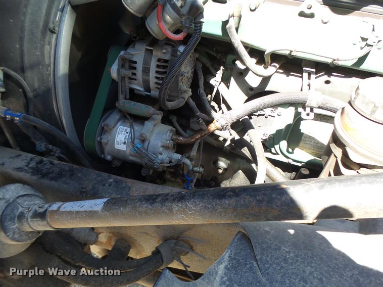 image for item DB1388 2001 Volvo VNL semi truck