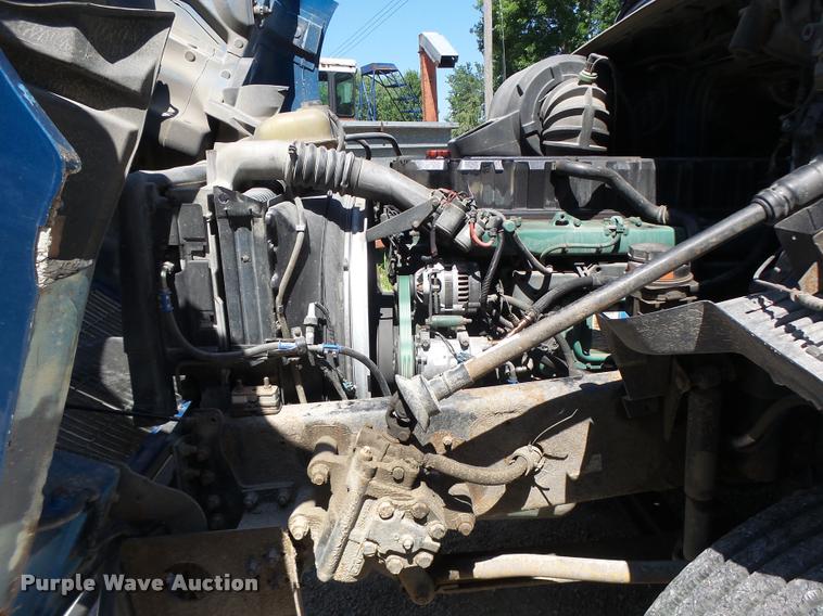 image for item DB1388 2001 Volvo VNL semi truck