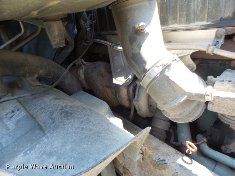 image for item DB1388 2001 Volvo VNL semi truck