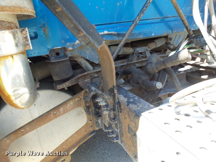 image for item DB1388 2001 Volvo VNL semi truck