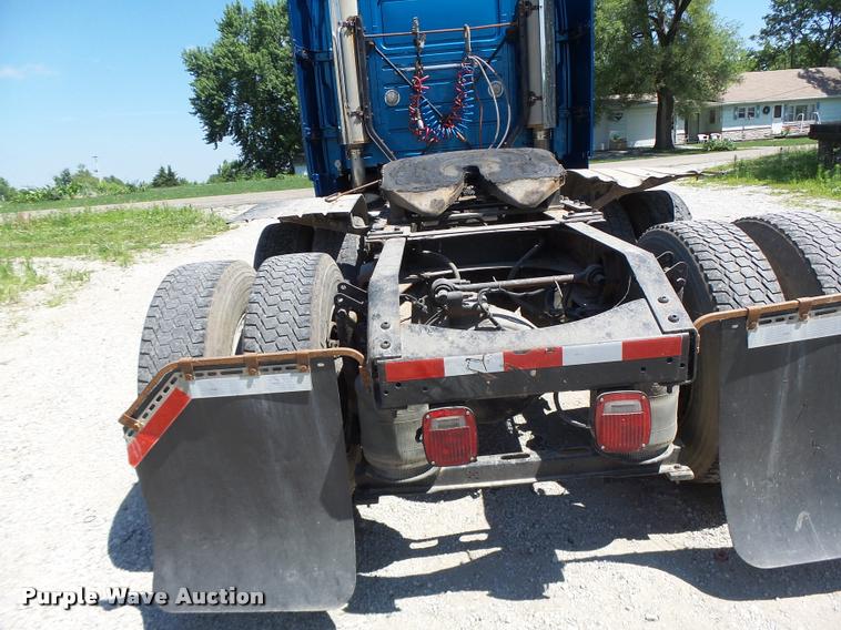 image for item DB1389 2001 Volvo VNL semi truck