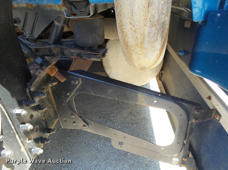 image for item DB1389 2001 Volvo VNL semi truck