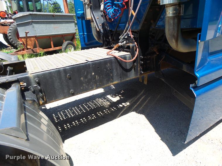 image for item DB1389 2001 Volvo VNL semi truck